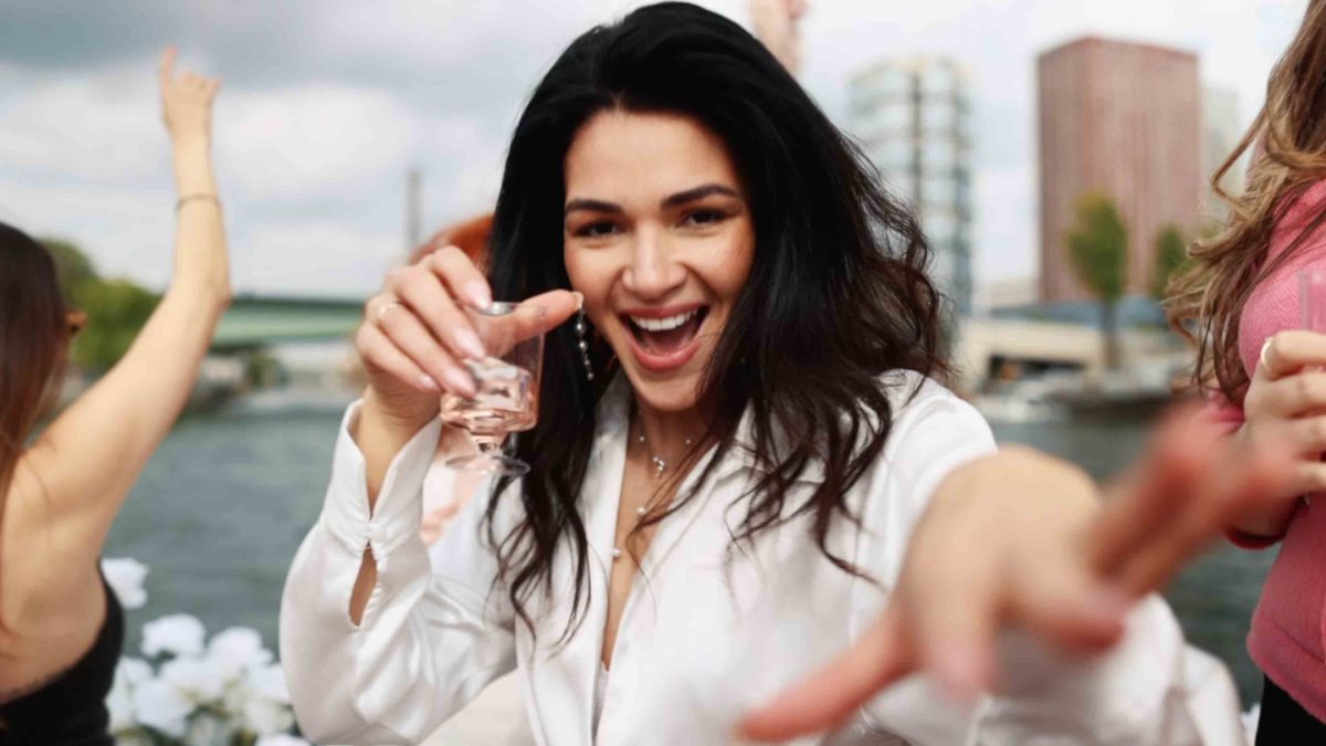 Private bachelorette party in Paris on a luxury boat along the Seine River. Champagne, music, Eiffel Tower views, and a fully private experience for your girls’ trip.